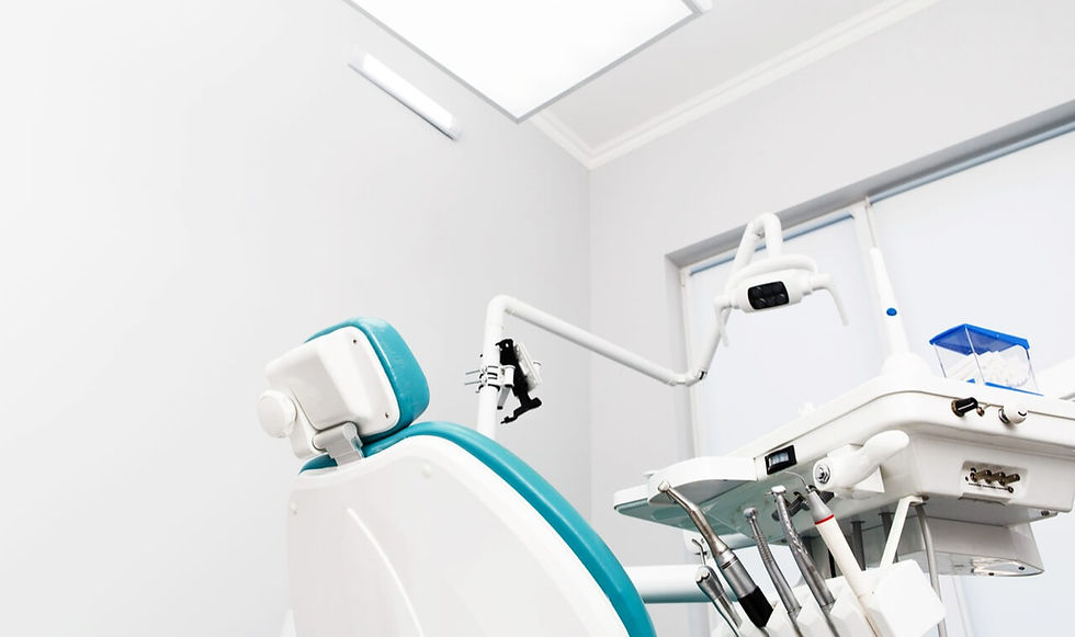 equipamentos e instrumentos odontológicos em consultório odontológico